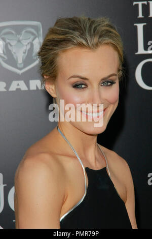 Taylor Schilling bei der Weltpremiere von Warner Bros. Picturess" "der Glückliche". Ankünfte am Grauman's Chinese Theater in Hollywood, CA, 16. April 2012 statt. Foto von Joe Martinez/PictureLux Stockfoto