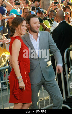 Joel Edgerton und Jennifer Garner bei der Weltpremiere von Disney's "Das seltsame Leben des Timotheus Grün'. Ankünfte am El Capitan Theatre in Hollywood, CA, 6. August 2012 statt. Foto von Joe Martinez/PictureLux Stockfoto