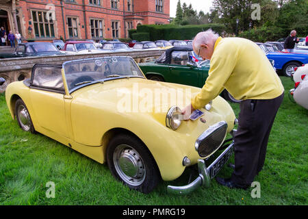 Das 60. Jahr des Austin Healey Sprite gefeiert wurde durch die Midget und Sprite Verein mit einem Spridget 60 Wochenende in Wroxall Abbey in der Nähe von Warwick, Stockfoto