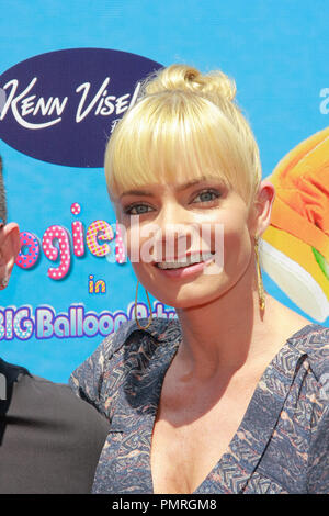 Jamie Pressly bei der Premiere von "Die Oogieloves im Big Balloon Adventure." Ankünfte am Grauman's Chinese Theater in Hollywood, CA, 19. August 2012 statt. Foto von Joe Martinez/PictureLux Stockfoto