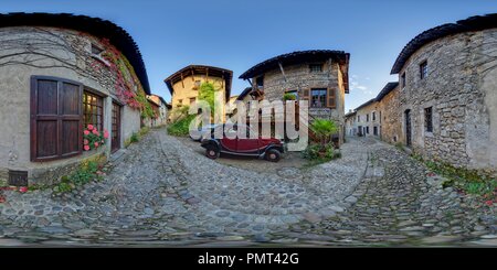 360 Grad Panorama Ansicht von Pérouges Village Médiéval rue Rondes 2758