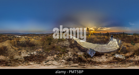 360 Grad Panorama Ansicht von Yunnan Yuanmou County die Erde Wald tulin 4 - Anzeigen der Erde Wald Sonnenaufgang in die Aussichtsplattform