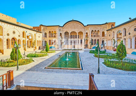 KASHAN, IRAN - Oktober 22, 2017: Der Glanz der Tabatabaei Haus, dem berühmten Wahrzeichen der Stadt mit einzigartigen architektonischen Design, am 22. Oktober in Kashan Stockfoto