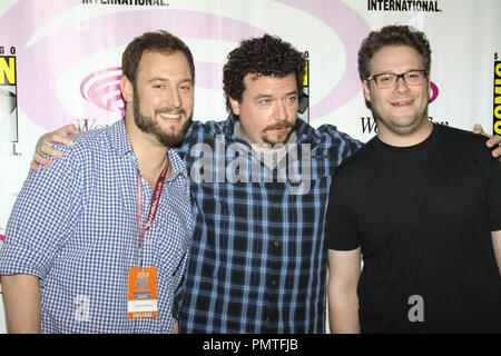 Direktor Evan Goldberg, Danny McBride und Seth Rogen am Tag 2 der WonderCon Anaheim. Dies ist das Ende drücken Sie Line Ankunft gehalten im Anaheim Convention Center in Anaheim, CA, 30. März 2013. Foto: Richard Chavez/PictureLux Datei Referenz # 31908 029 RAC nur für redaktionelle Verwendung - Alle Rechte vorbehalten Stockfoto