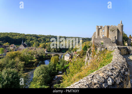 Frankreich, Vienne, Angles Sur L'anglin, beschriftet Les Plus beaux villages de France (Schönste Dörfer Frankreichs), Ruinen des Schlosses overlooki Stockfoto