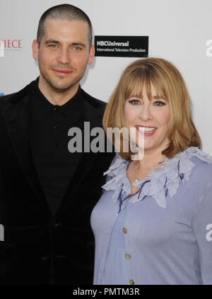 Rob James-Collier & Phyllis Logan nimmt an einem Abend mit "ownton Abtei' gehalten an der Leonard H. Goldenson Theater in North Hollywood, CA. Die Veranstaltung fand am Montag, den 10. Juni 2013. Foto von Steven Lam PRPP/PictureLux Datei Referenz # 31990 056 PRPPSL nur für redaktionelle Verwendung - Alle Rechte vorbehalten Stockfoto