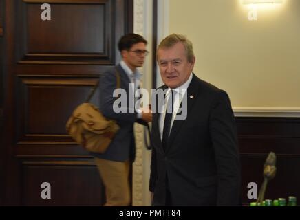 Warschau, Polen. 18 Sep, 2018. September 18.2018 Warschau Polen der Tagung des Ministerrates in Polen. Die Konferenz wird vom Ministerpräsidenten der polnischen Regierung Piotr Glinski Stellvertretender Vorsitzender - Präsident des Rates der Minister, Minister für Kultur und nationales Erbe, Vorsitzender des Ausschusses für öffentliche Angelegenheiten profitieren Credit: Piotr Twardysko/ZUMA Draht/Alamy leben Nachrichten Stockfoto