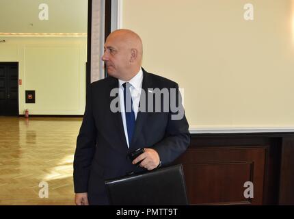 Warschau, Polen. 18 Sep, 2018. September 18.2018 Warschau Polen der Tagung des Ministerrates in Polen. Die Konferenz wird vom Ministerpräsidenten der polnischen Regierung Joachim Brudzinski Minister für Inneres und Verwaltung Kredit unter dem Vorsitz: Piotr Twardysko/ZUMA Draht/Alamy leben Nachrichten Stockfoto