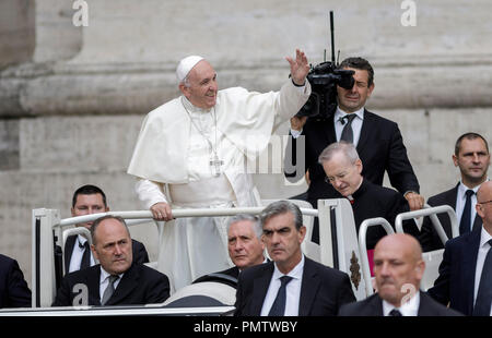 Vatikan, Vatikan. 19. September 2018. Papst Franziskus führt seine Generalaudienz auf dem Petersplatz. Giuseppe Ciccia/Alamy leben Nachrichten Stockfoto