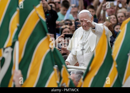 Vatikan, Vatikan. 19. September 2018. Papst Franziskus führt seine Generalaudienz auf dem Petersplatz. Giuseppe Ciccia/Alamy leben Nachrichten Stockfoto