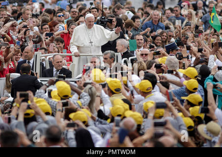 Vatikan, Vatikan. 19. September 2018. Papst Franziskus führt seine Generalaudienz auf dem Petersplatz. Giuseppe Ciccia/Alamy leben Nachrichten Stockfoto