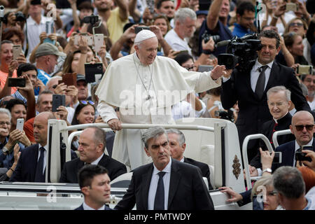 Vatikan, Vatikan. 19. September 2018. Papst Franziskus führt seine Generalaudienz auf dem Petersplatz. Giuseppe Ciccia/Alamy leben Nachrichten Stockfoto