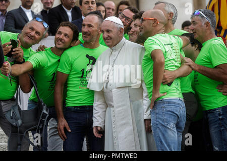 Vatikan, Vatikan. 19. September 2018. Papst Franziskus führt seine Generalaudienz auf dem Petersplatz. Giuseppe Ciccia/Alamy leben Nachrichten Stockfoto