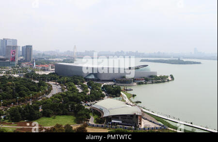 (180919) - Suzhou, Sept. 19, 2018 (Xinhua) - Foto auf Sept. 19, 2018 zeigt die Suzhou Kunst und Kultur Zentrum im Suzhou Industial Park in Suzhou in der ostchinesischen Provinz Jiangsu. Der Suzhou Industrial Park (SIP) wurde 1994 als zwischenstaatliche Kooperation zwischen China und Singapur. Es zuerst geordnet unter Chinas 219 auf staatlicher Ebene wirtschaftliche Entwicklung Zonen in eine Gesamtbewertung im Mai die vom Handelsministerium veröffentlicht, als Top-Performer in wichtigen Benchmarks einschließlich der technologischen Innovation und Außenhandel. Über die Jahre hat sich die SIP hat Stockfoto