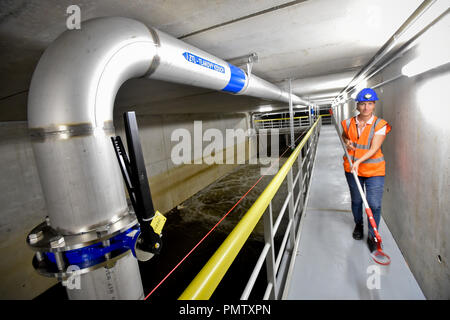 Prag, Tschechische Republik. 19 Sep, 2018. Ein Teil einer neuen Wasseraufbereitungsanlage Linie in der Zentralen industrielle Wasseraufbereitung (UCOV) in Prag, Tschechische Republik, am 19. September 2018. Quelle: Vit Simanek/CTK Photo/Alamy leben Nachrichten Stockfoto