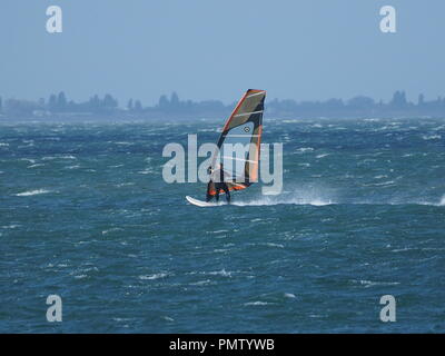 Sheerness, Kent, Großbritannien. 19 Sep, 2018. UK Wetter: Starker Wind und Sonnenschein in Sheerness, Kent. Credit: James Bell/Alamy leben Nachrichten Stockfoto