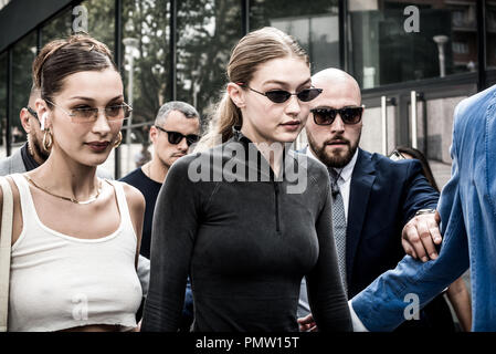 Mailand, Italien. 19 Sep, 2018. Gigi und Bella Hadid kommen in Alberta Ferretti Modenschau für die Mailänder Modewoche in Mailand, Italien. Credit: Marco Aprile/Alamy Live Credit: Marco Aprile/Alamy leben Nachrichten Stockfoto