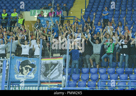 19. September 2018, in der Ukraine, in Charkiw: Fußball: Champions League, Schachtjor Donezk - 1899 Hoffenheim, Gruppenphase, Gruppe F, Spieltag 1, am Metalist Stadion. Hoffenheim Fans unterstützen ihre Mannschaft. Foto: Uwe Anspach/dpa Stockfoto