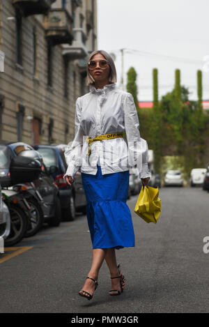 Mailand, Italien - 19 September 2018: Street Style Outfits vor JIL SANDER fashion show in Mailand auf der Modewoche. Credit: Alberto Grosescu/Alamy leben Nachrichten Stockfoto