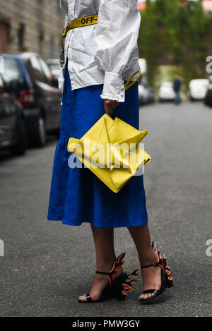 Mailand, Italien - 19 September 2018: Street Style Outfits vor JIL SANDER fashion show in Mailand auf der Modewoche. Credit: Alberto Grosescu/Alamy leben Nachrichten Stockfoto