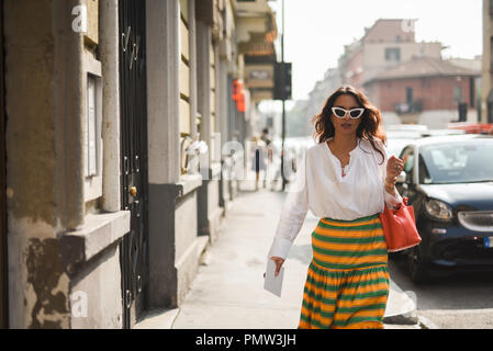 Mailand, Italien - 19 September 2018: Street Style Outfits vor JIL SANDER fashion show in Mailand auf der Modewoche. Credit: Alberto Grosescu/Alamy leben Nachrichten Stockfoto