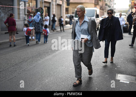 Mailand, Italien - 19 September 2018: Street Style Outfits vor JIL SANDER fashion show in Mailand auf der Modewoche. Credit: Alberto Grosescu/Alamy leben Nachrichten Stockfoto