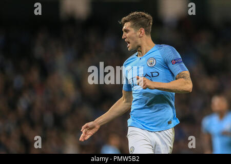 London, Großbritannien. 19. September 2018, das Etihad Stadium, London, England, UEFA Champions League, Manchester City v Lyon; John Steine (05) von Manchester City fordert die Kugel Credit: Mark Cosgrove/News Bilder Stockfoto