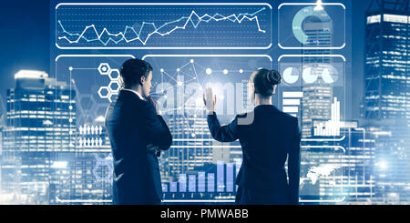 Konzept der Partnerschaft und Zusammenarbeit mit Menschen, die mit virtuellen Stockfoto