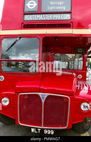 Routemaster London Bus für Touren verwendet runde Llandudno North Wales. Am Terminus warten auf Passagiere in Llandudno am Meer. Stockfoto