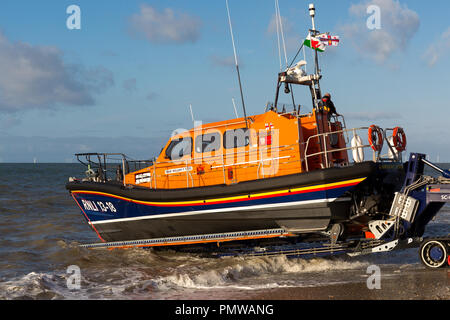 Die rettungsboote RNLI Shannon Klasse Rettungsboot William F Yates am Rettungsboot station Llandudno Wales UK, Sea Launch. Stockfoto