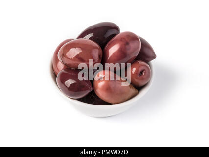 Schüssel mariniert kalamata Oliven, isoliert auf weißem Stockfoto