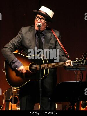 Liverpool, Großbritannien, Elvis Costello führt in Liverpool Philharmonic Hall Kredit Ian Fairbrother/Alamy Stockfotos Stockfoto