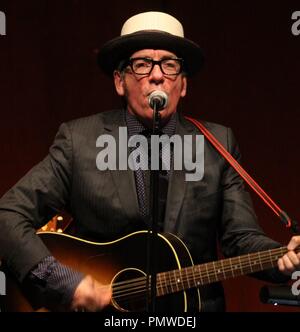 Liverpool, Großbritannien, Elvis Costello führt in Liverpool Philharmonic Hall Kredit Ian Fairbrother/Alamy Stockfotos Stockfoto