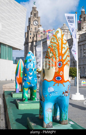 Liverpool Superlambananas erstellt von Taro Chiezo von Andy Klein Julian Taylor Tommy Grund Ray Stokes für ArtTransPenine Ausstellung 1998 interpretiert Stockfoto