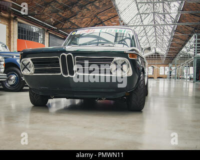 BERLIN, DEUTSCHLAND - 30. JULI 2016: BMW 2002 Turbo in der klassischen Remise Stockfoto