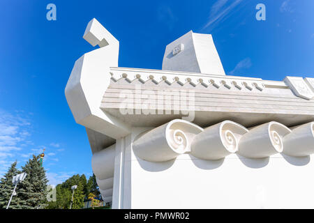 Samara, Russland - 15. September 2018: Monument, das Boot an der Stadt embankmen der Wolga Stockfoto