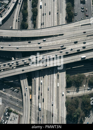 Luftaufnahme Autobahnen und Überführungen, Los Angeles, Kalifornien, USA Stockfoto