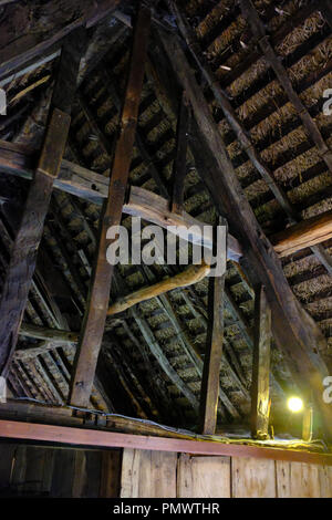 17. Jahrhundert Cottage - Stag Ende lange Haus Ryedale Folk Museum, Hutton le Hole, Yorkshire, Großbritannien Stockfoto