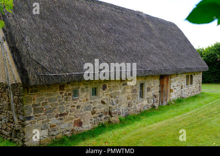 17. Jahrhundert Cottage - Stag Ende lange Haus Ryedale Folk Museum, Hutton le Hole, Yorkshire, Großbritannien Stockfoto