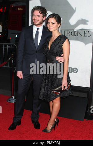 Richard Madden, Jenna-Louise Coleman 03/18/2013 "Spiel der Throne' Saison 3 Premiere gehalten an der TCL Chinese Theatre in Hollywood, CA Foto von kazuki Hirata/HNW/PictureLux Stockfoto