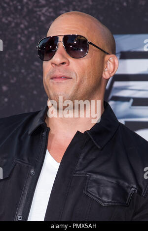 Vin Diesel kommt bei der Premiere von Universal Pictures' "Fast & Furious 6" an der Gibson Amphitheater am 21. Mai 2013 in Universal City, Kalifornien. Foto von Eden Ari/PRPP/PictureLux Datei Referenz # 31967 134 PRPPEA nur für redaktionelle Verwendung - Alle Rechte vorbehalten Stockfoto