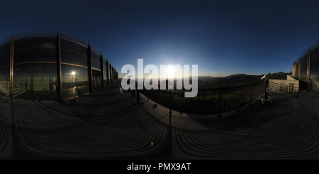 360 Grad Panorama Ansicht von Griffith Observatory Terrasse