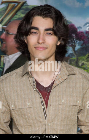 Blake Michael besucht die Premiere von Walt Disney Pictures'' Oz die Großen und Mächtigen' am El Capitan Theatre am 13. Februar in Hollywood, Kalifornien 2013. Foto von Eden Ari/PRPP/PictureLux Stockfoto