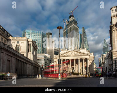 London, England, Großbritannien - 14 September, 2018: die Wolkenkratzer der Stadt London Financial District, darunter 22 Bishopsgate im Bau befindliche Cluster b Stockfoto