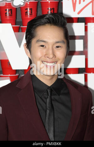 Justin Chon bei der Premiere der Relativitätstheorie Medien von "21 und Mehr". Ankunft an der Westwood Village Theater in Los Angeles, CA, 21. Februar 2013 statt. Foto: Richard Chavez/PictureLux Stockfoto