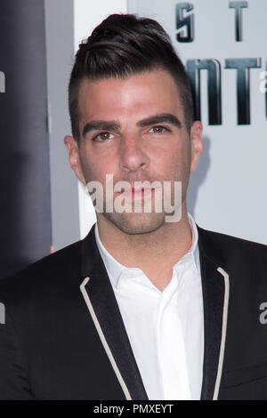 Zachary Quinto kommt bei der Premiere von Paramount Pictures' 'Star Trek in die Finsternis" bei Dolby Theater am 14. Mai 2013 in Hollywood, Kalifornien. Foto von Eden Ari/PRPP/PictureLux Datei Referenz # 31920 224 PRPPEA nur für redaktionelle Verwendung - Alle Rechte vorbehalten Stockfoto