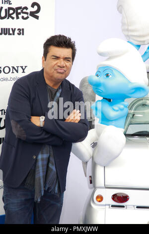 George Lopez bei der Premiere von Columbia Pictures und Sony Pictures Animation "Die Schlümpfe 2'. Ankunft im Regency Dorf Theater in Westwood, CA, 28. Juli 2013 statt. Foto von Joe Martinez/PictureLux Stockfoto