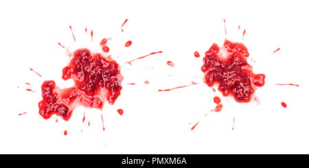 Zertrümmerte Himbeeren isoliert auf weißem Stockfoto