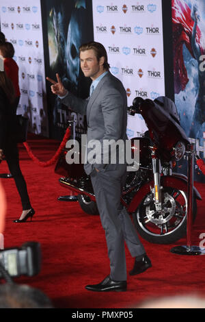 Chris Hemsworth an der US-amerikanischen Premiere von Marvel 'Thor: Die dunkle Welt'. Ankünfte am El Capitan Theatre in Hollywood, CA, November 4, 2013 statt. Foto: Richard Chavez/PictureLux Datei Referenz # 32172 092 RAC nur für redaktionelle Verwendung - Alle Rechte vorbehalten Stockfoto