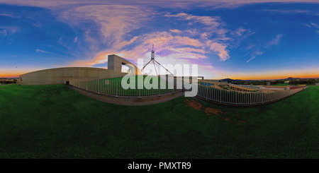 360 Grad Panorama Ansicht von Canberra - Parlament in der Abenddämmerung 2.